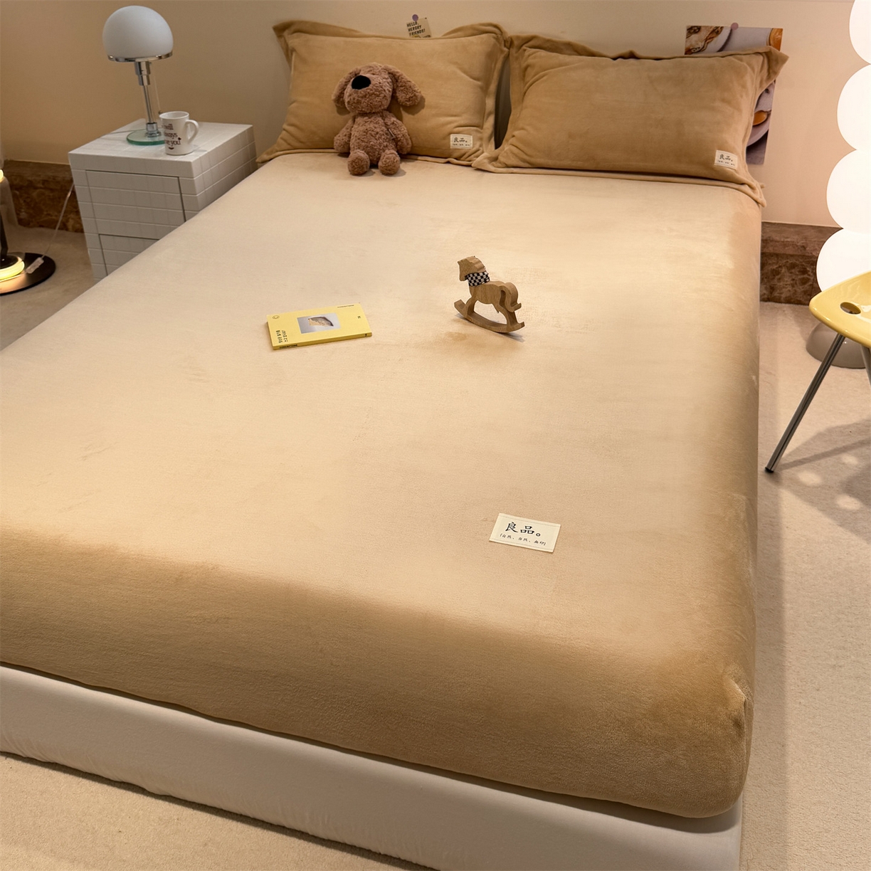91家纺网 家纺一手货源 找家纺 857家居 2025新款高克重牛奶绒床单床笠系列 良品-巧克力色