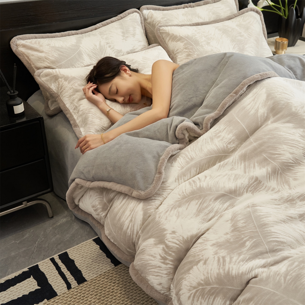 91家纺网 家纺一手货源 找家纺 金鹰 2025新款烂花兔毛包边四件套牛奶绒四件套提花套件 羽毛