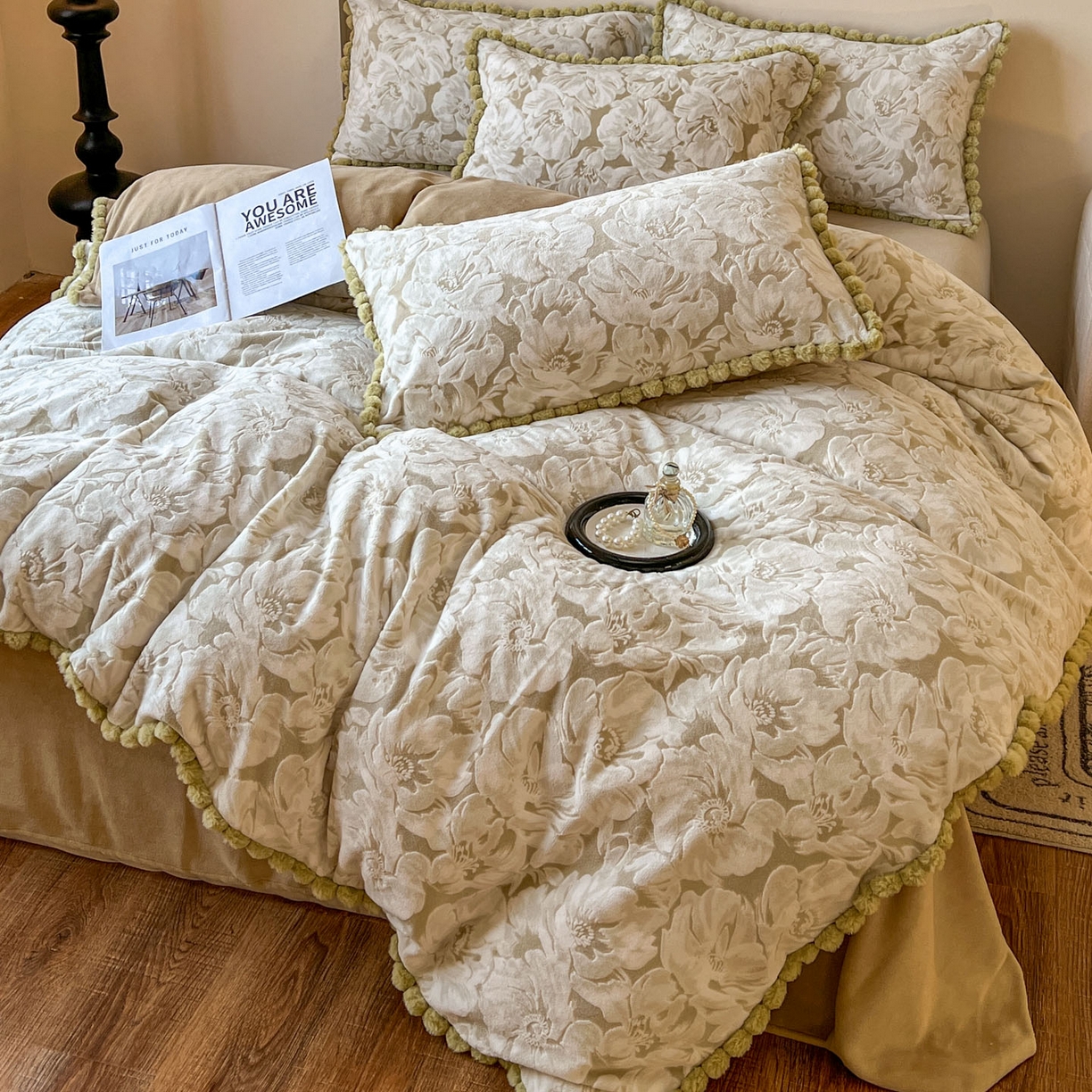 91家纺网 家纺一手货源 找家纺 （总）春光里 2025新款立体雕花绒球球四件套