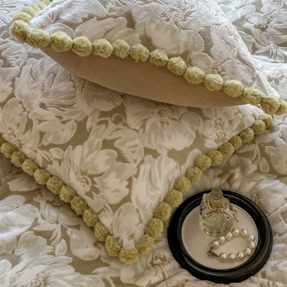 91家纺网 家纺一手货源 找家纺 （总）春光里 2025新款立体雕花绒球球四件套