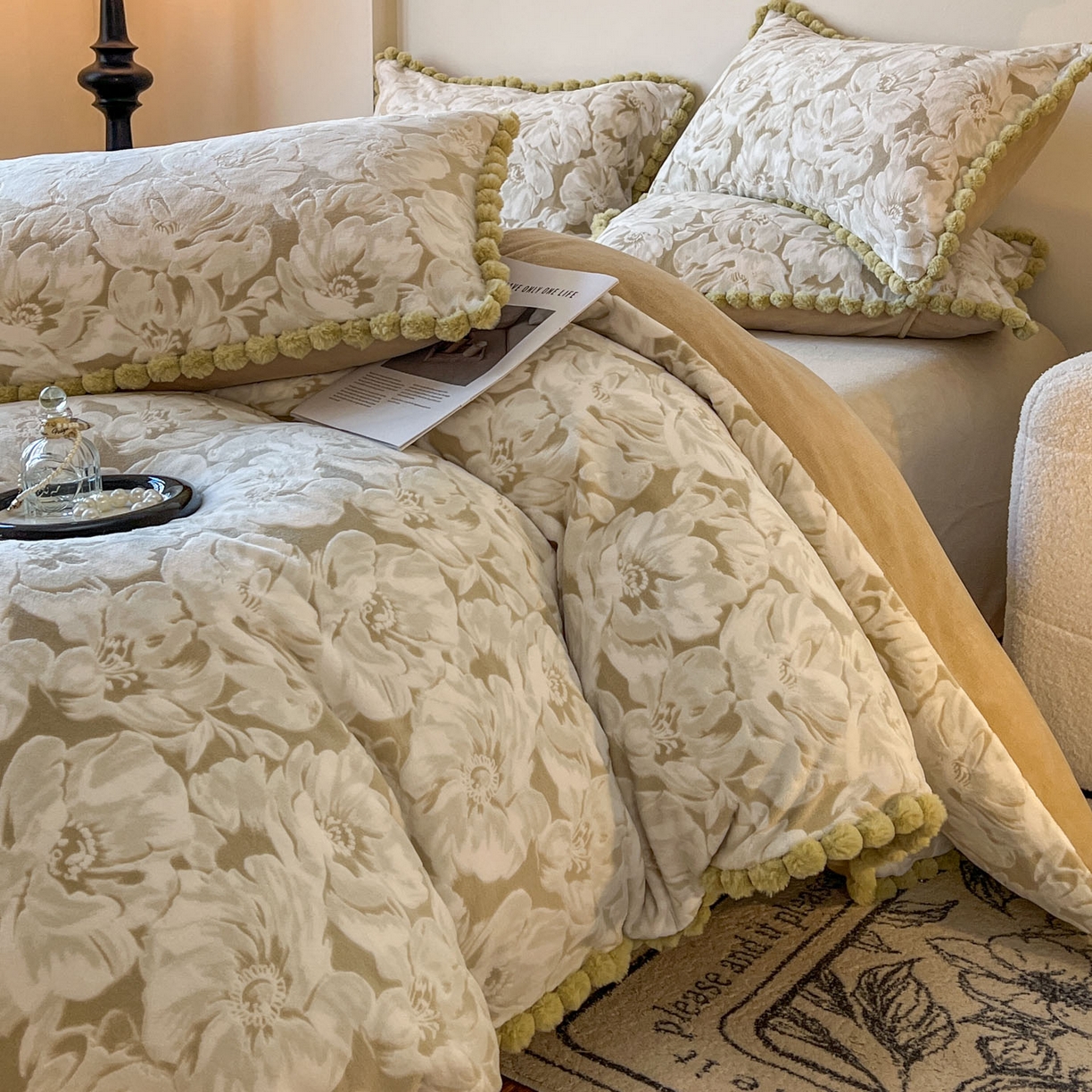 91家纺网 家纺一手货源 找家纺 （总）春光里 2025新款立体雕花绒球球四件套