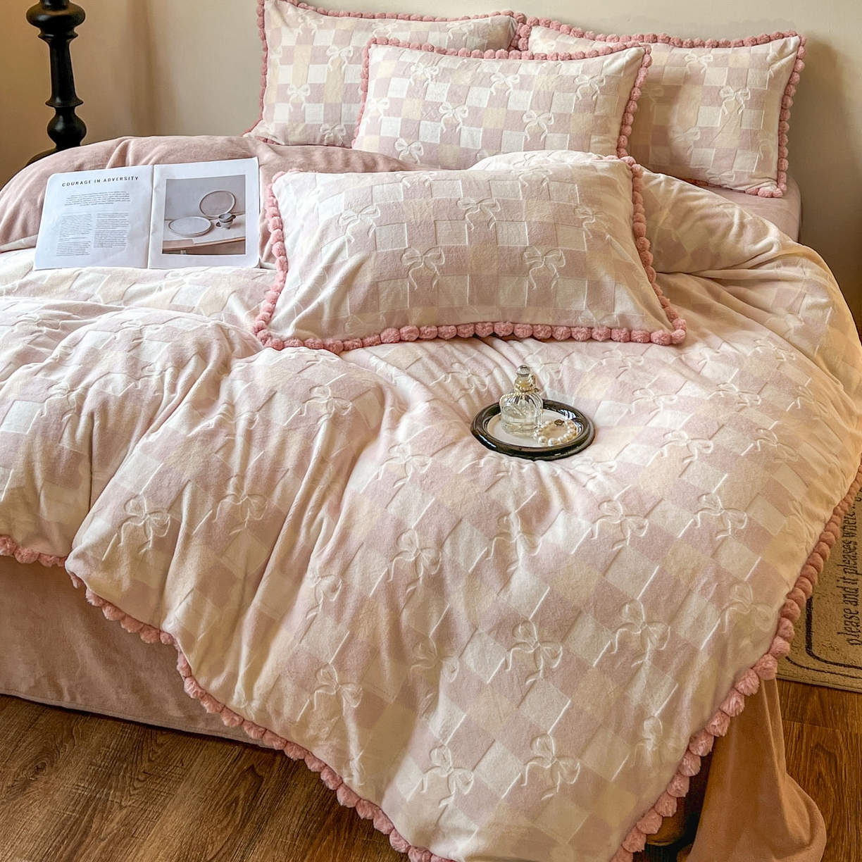 91家纺网 家纺一手货源 找家纺 春光里 2025新款立体雕花绒球球四件套 幻彩