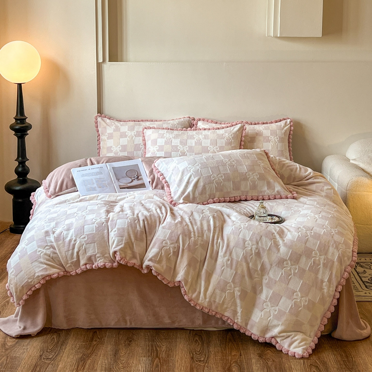 91家纺网 家纺一手货源 找家纺 春光里 2025新款立体雕花绒球球四件套 幻彩