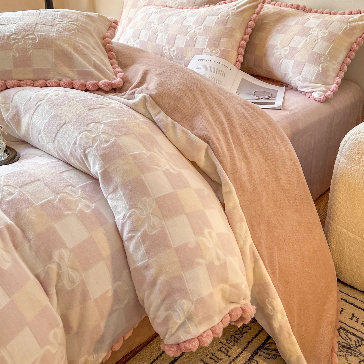 91家纺网 家纺一手货源 找家纺 春光里 2025新款立体雕花绒球球四件套 幻彩