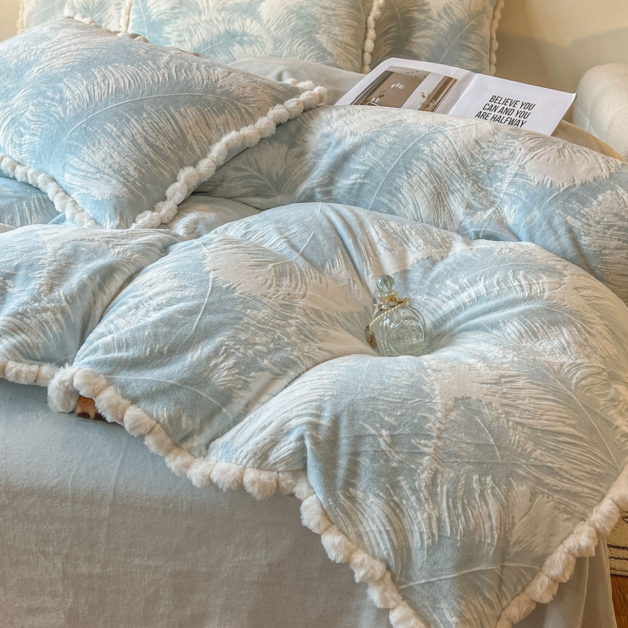 91家纺网 家纺一手货源 找家纺 春光里 2025新款立体雕花绒球球四件套 慕叶