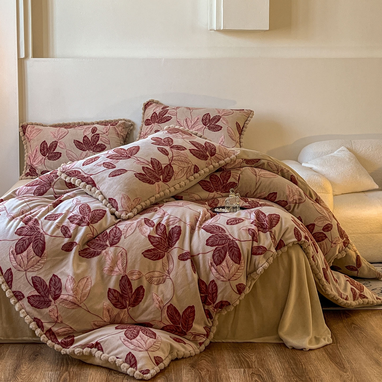 91家纺网 家纺一手货源 找家纺 春光里 2025新款立体雕花绒球球四件套 叶繁