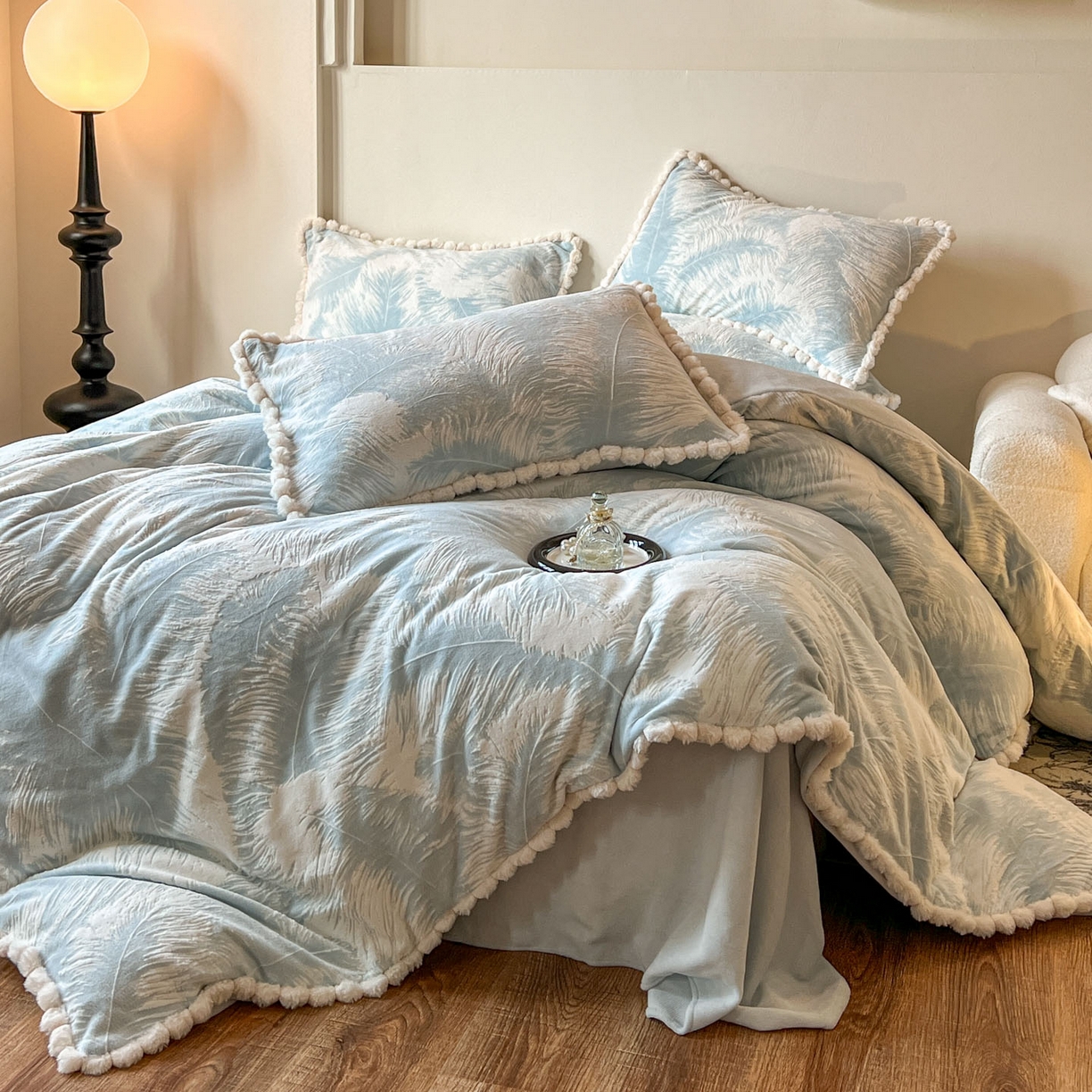 91家纺网 家纺一手货源 找家纺 春光里 2025新款立体雕花绒球球四件套 慕叶