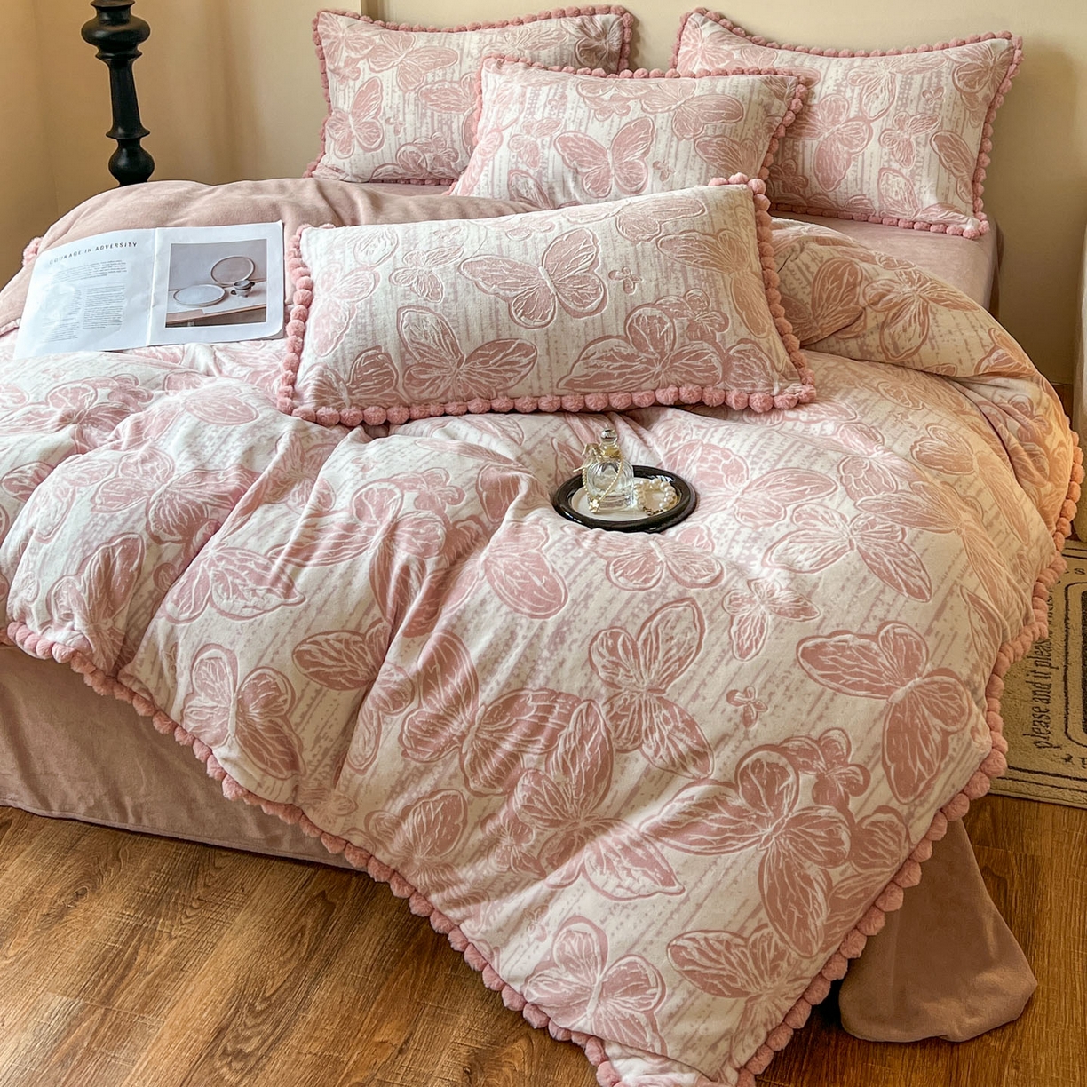 91家纺网 家纺一手货源 找家纺 春光里 2025新款立体雕花绒球球四件套 花恋