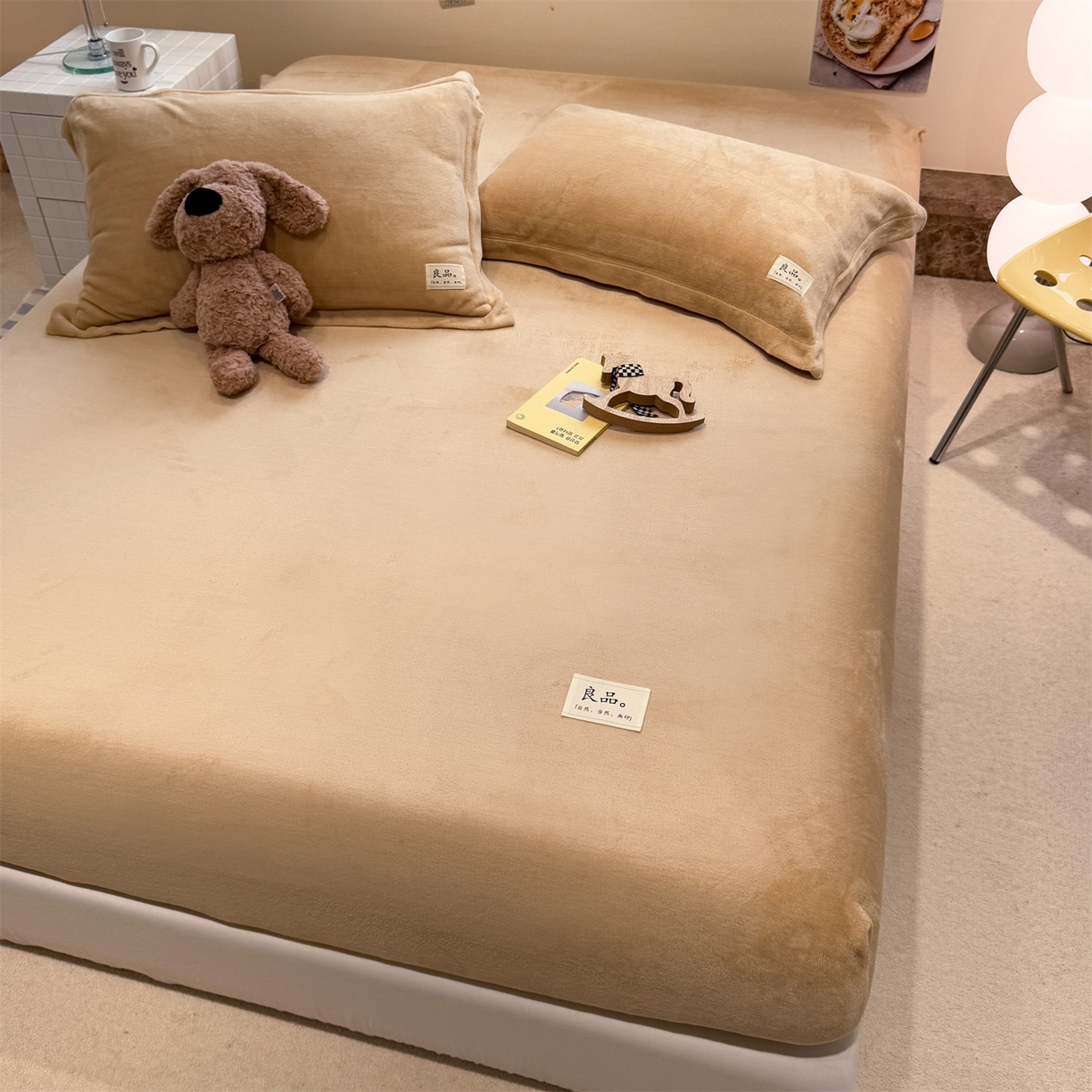 91家纺网 家纺一手货源 找家纺 857家居 2025新款高克重牛奶绒床单床笠系列 良品-巧克力色