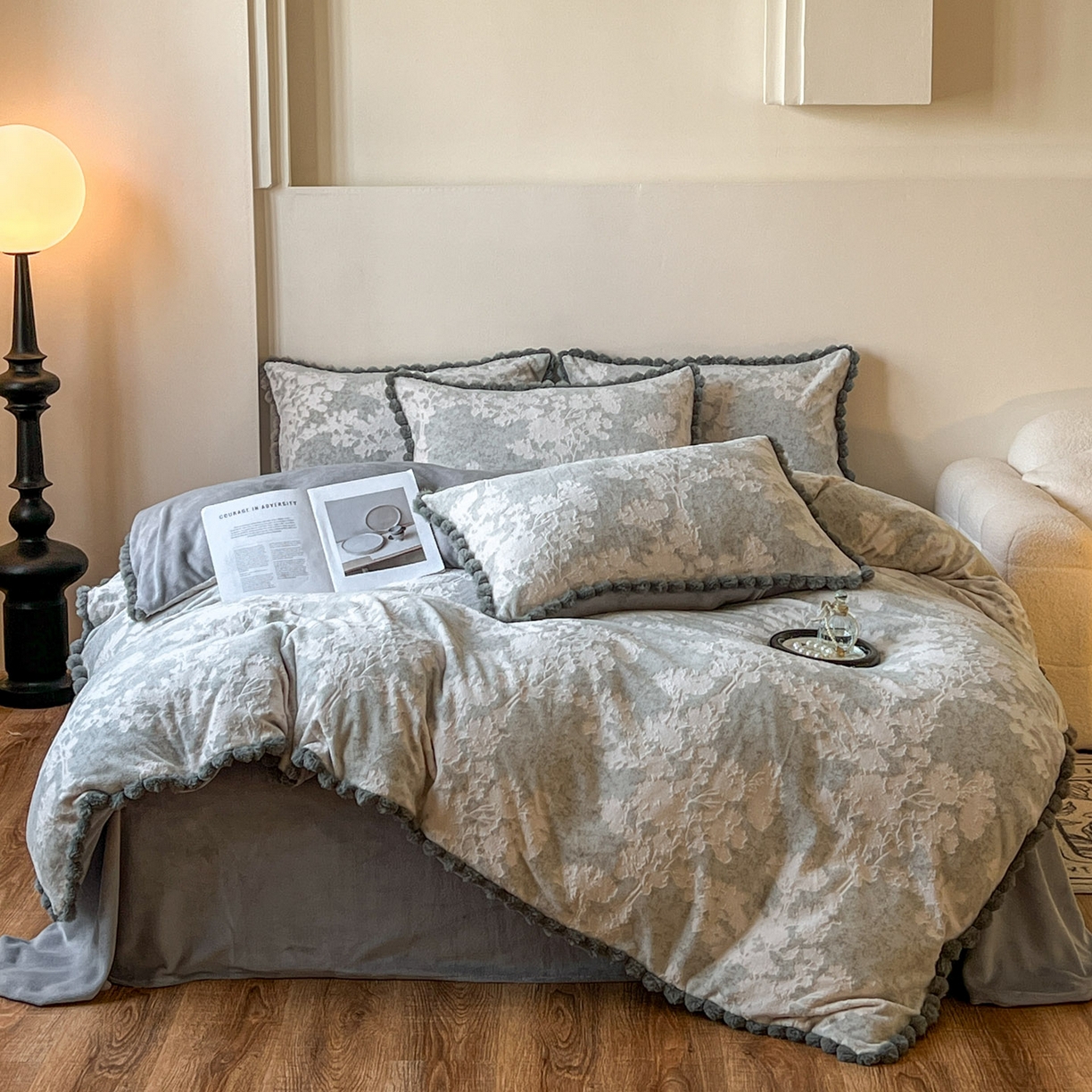 91家纺网 家纺一手货源 找家纺 春光里 2025新款立体雕花绒球球四件套 画意枝头