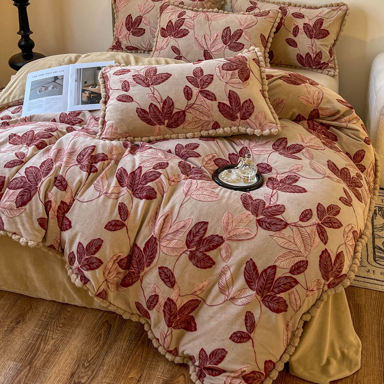 91家纺网 家纺一手货源 找家纺 春光里 2025新款立体雕花绒球球四件套 叶繁