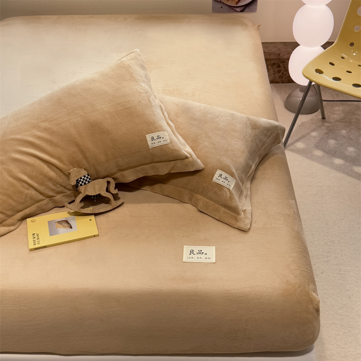91家纺网 家纺一手货源 找家纺 857家居 2025新款高克重牛奶绒床单床笠系列 良品-巧克力色