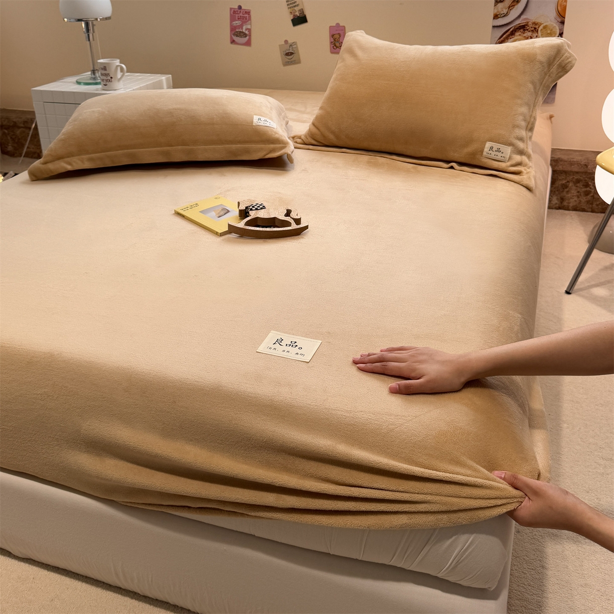 91家纺网 家纺一手货源 找家纺 857家居 2025新款高克重牛奶绒床单床笠系列 良品-巧克力色