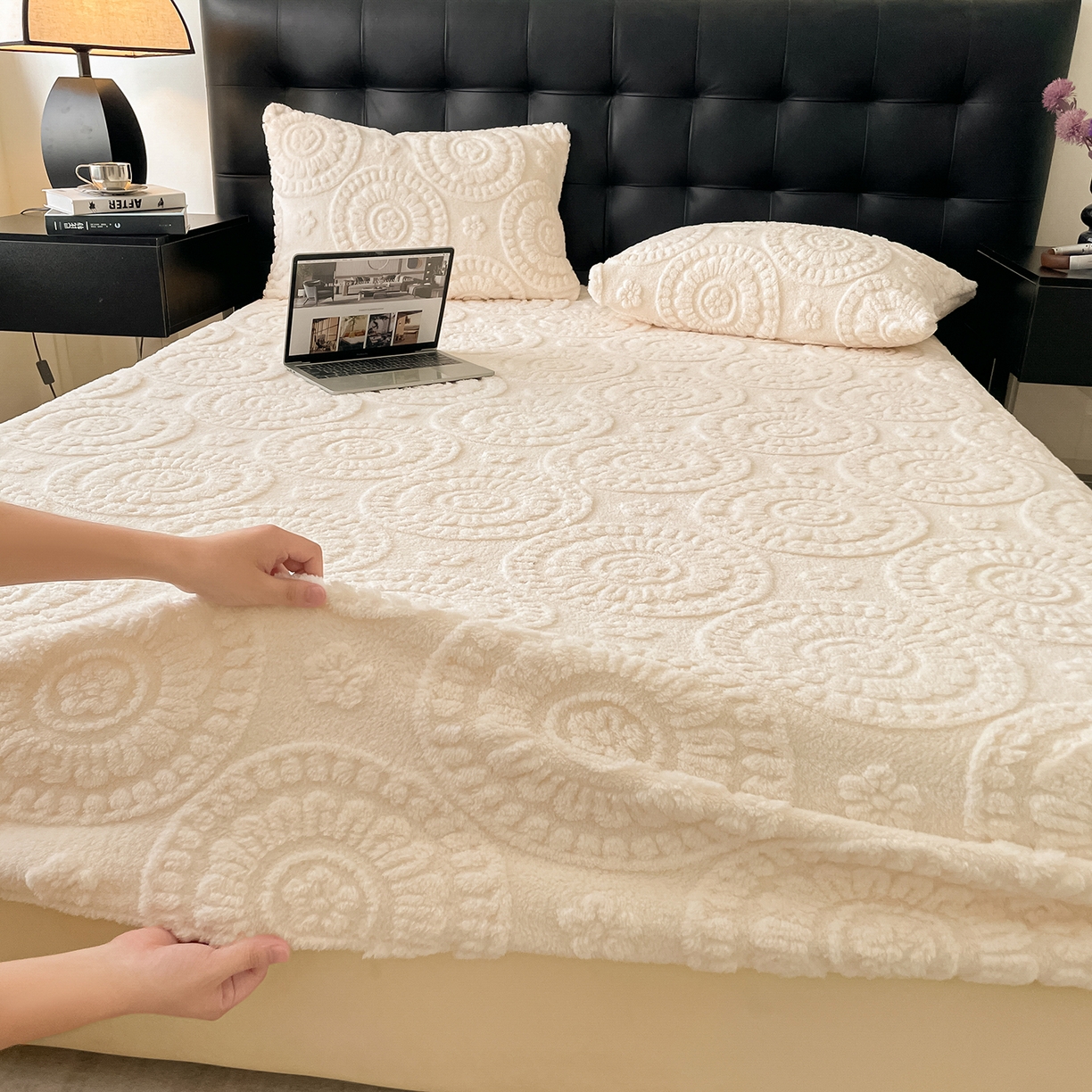 91家纺网 家纺一手货源 找家纺 乐家欣 2025新款A类塔芙绒舒棉绒床笠-花朵系列 花朵-奶白