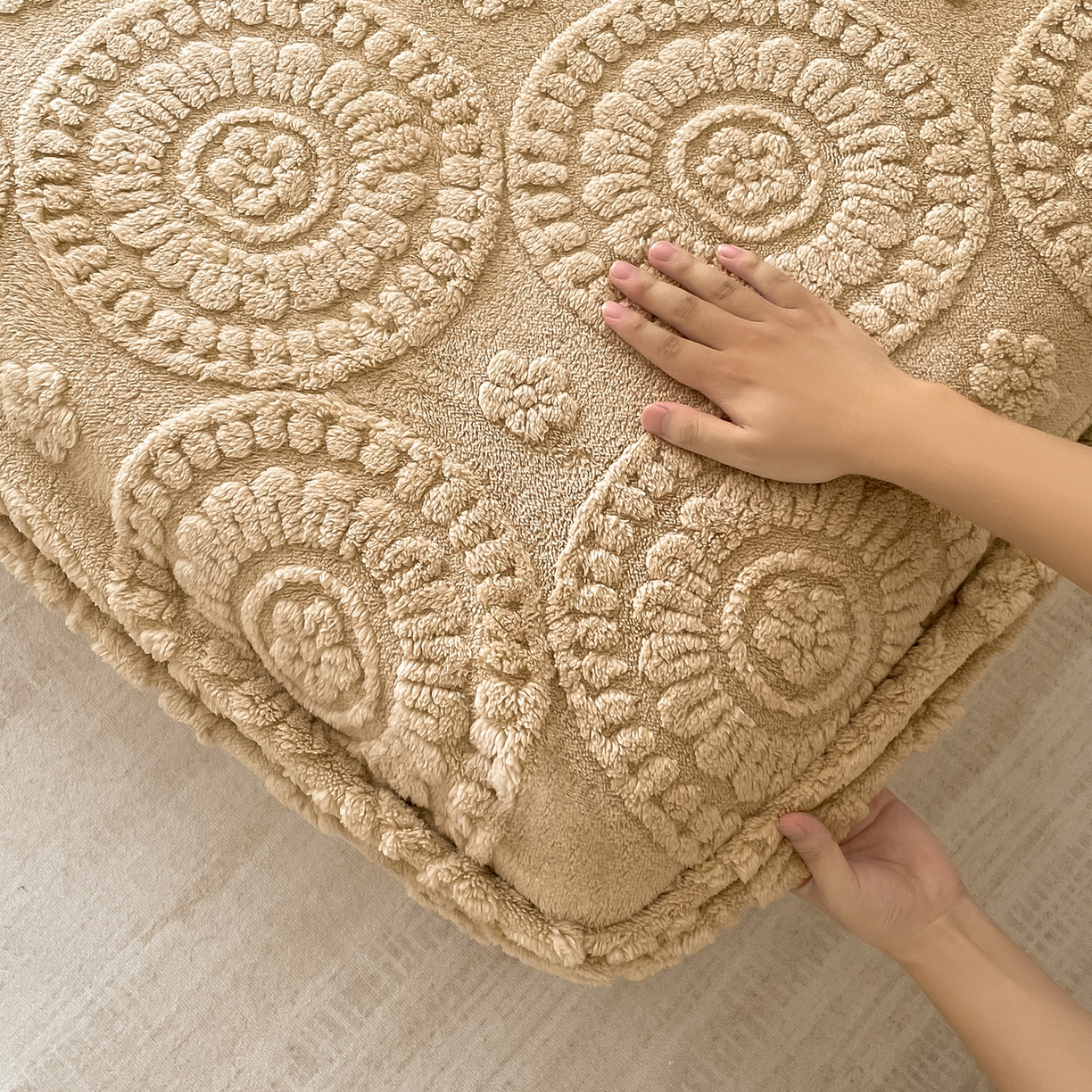 91家纺网 家纺一手货源 找家纺 乐家欣 2025新款A类塔芙绒舒棉绒床笠-花朵系列 花朵-米驼