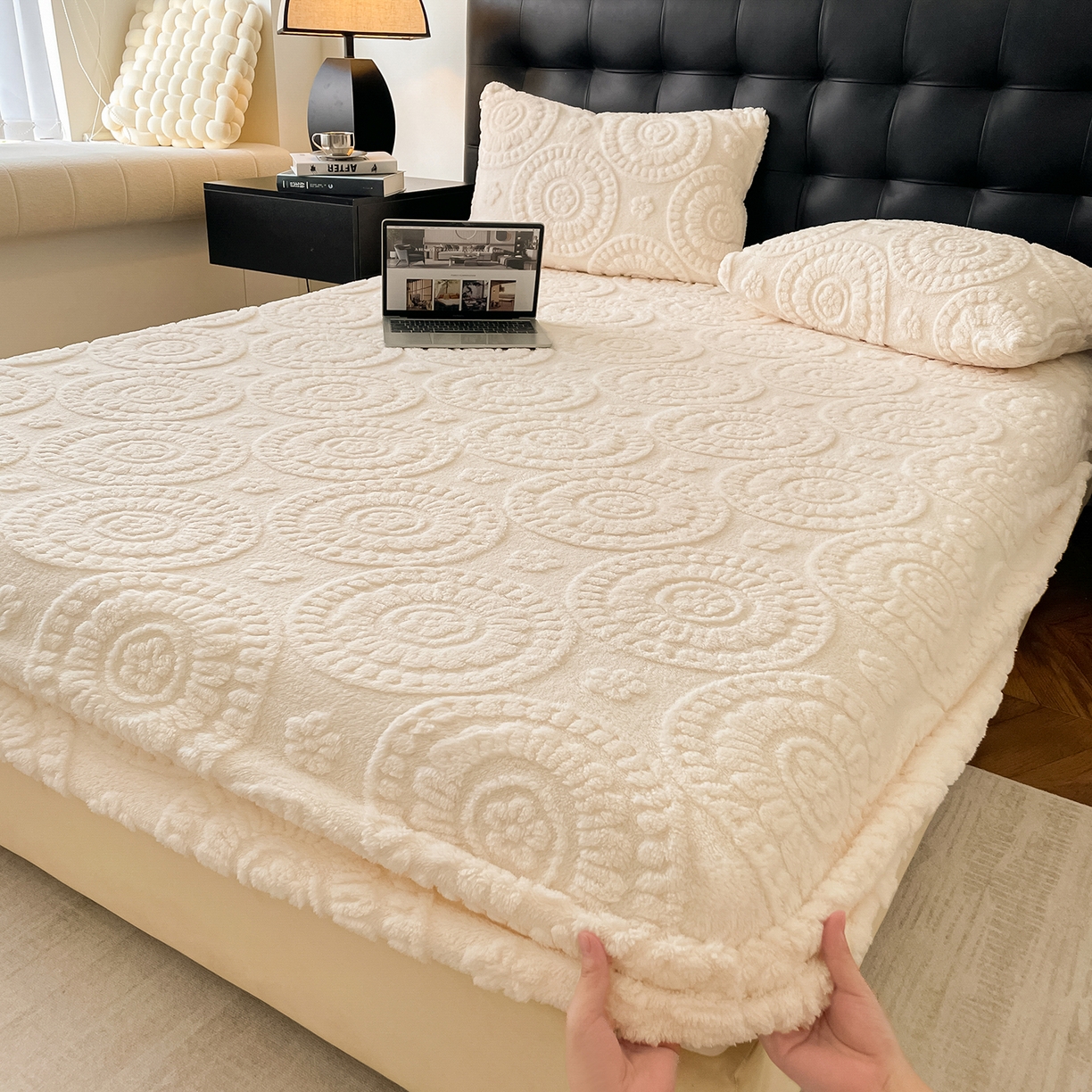 91家纺网 家纺一手货源 找家纺 乐家欣 2025新款A类塔芙绒舒棉绒床笠-花朵系列 花朵-奶白