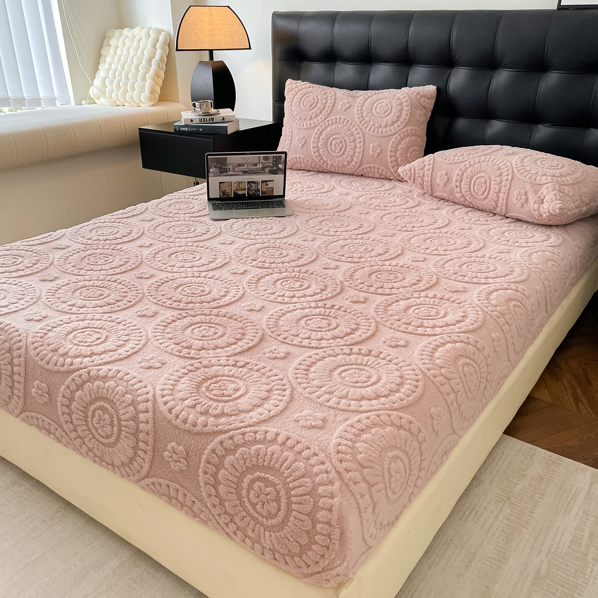 91家纺网 家纺一手货源 找家纺 乐家欣 2025新款A类塔芙绒舒棉绒床笠-花朵系列 花朵-粉玉