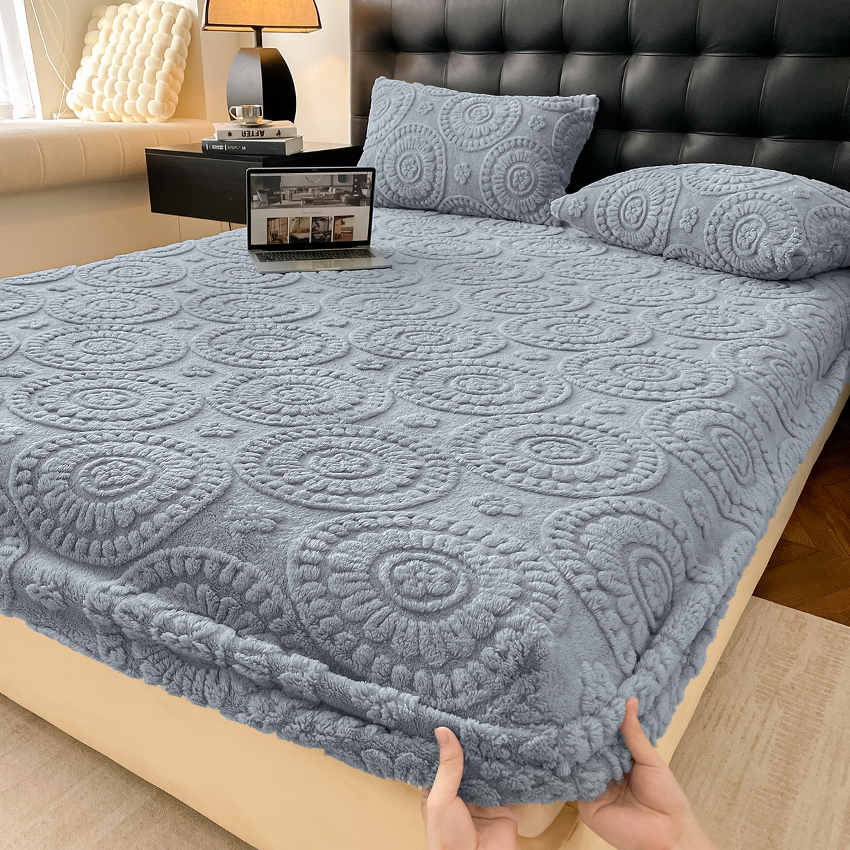 91家纺网 家纺一手货源 找家纺 乐家欣 2025新款A类塔芙绒舒棉绒床笠-花朵系列 花朵-湖蓝