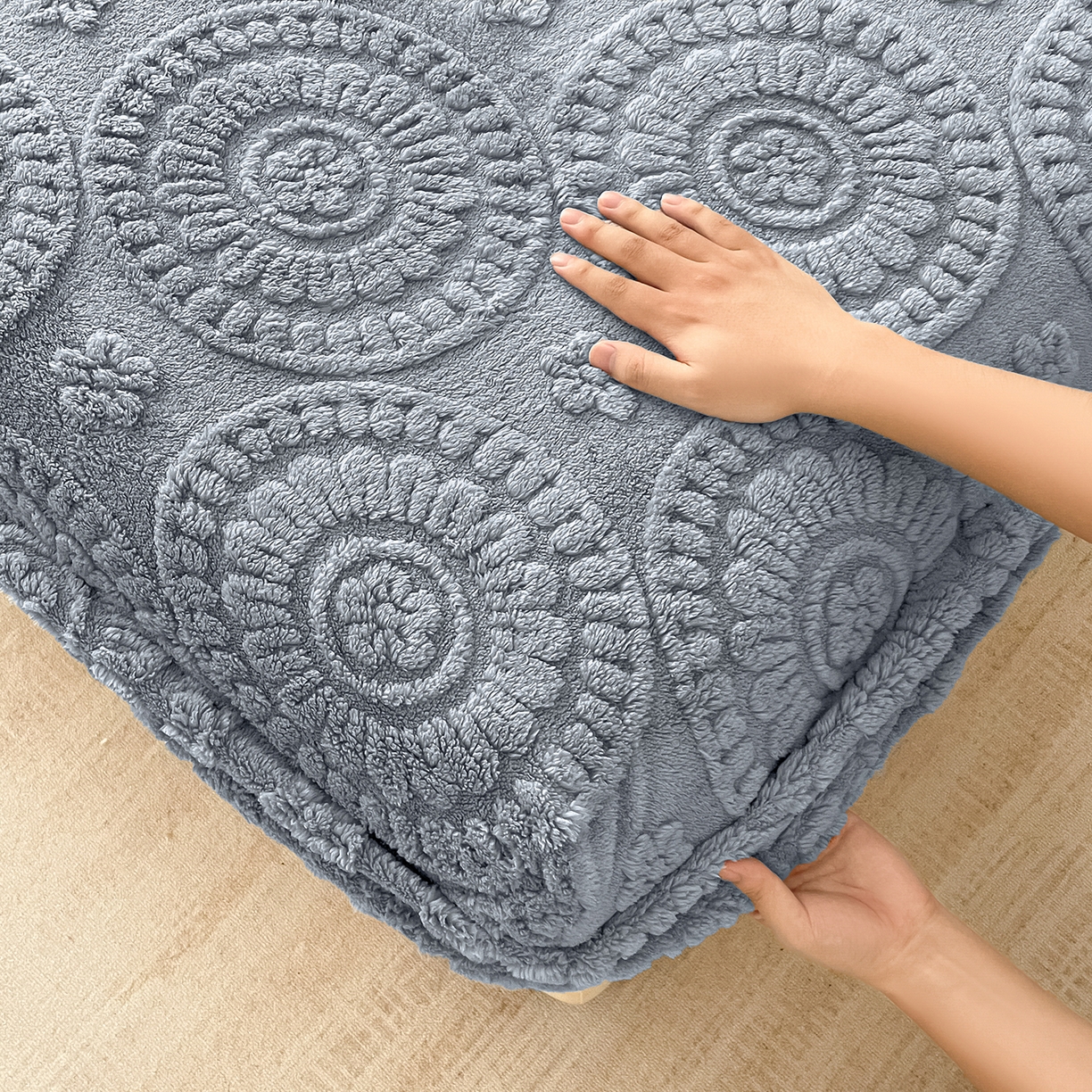 91家纺网 家纺一手货源 找家纺 乐家欣 2025新款A类塔芙绒舒棉绒床笠-花朵系列 花朵-湖蓝