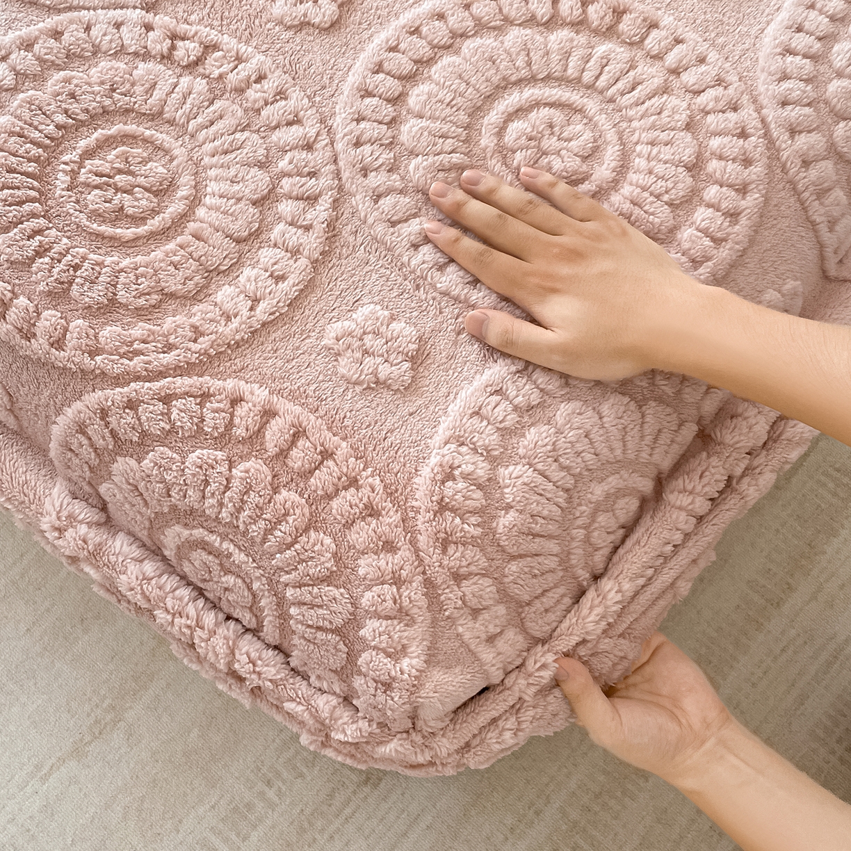 91家纺网 家纺一手货源 找家纺 乐家欣 2025新款A类塔芙绒舒棉绒床笠-花朵系列 花朵-粉玉