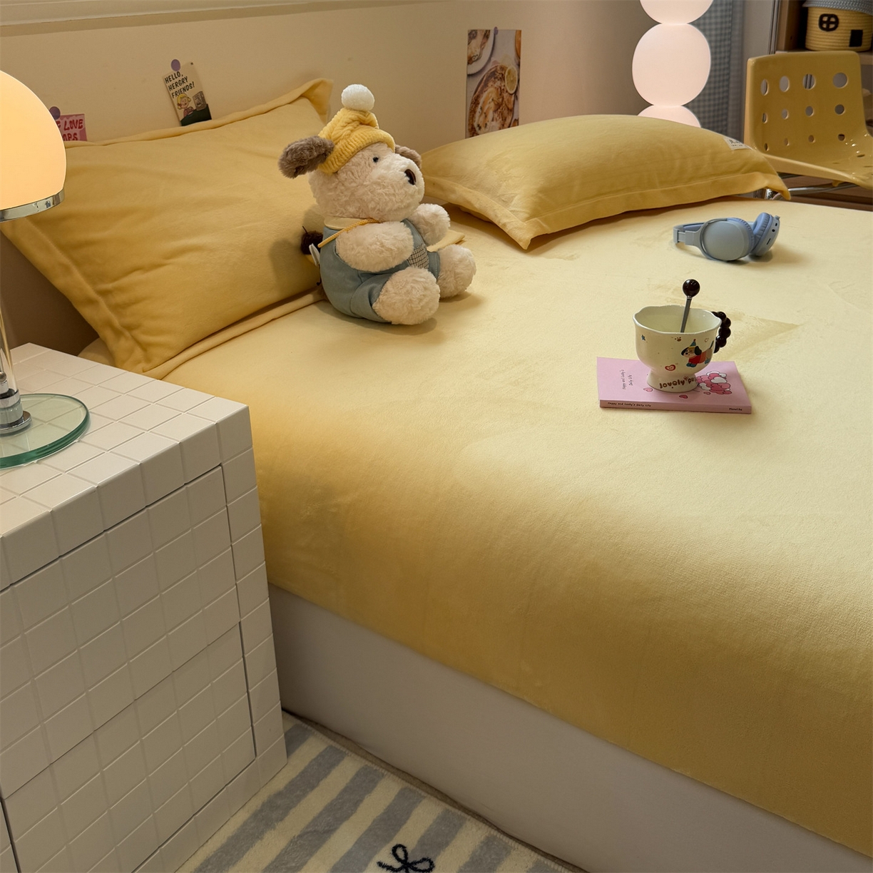 91家纺网 家纺一手货源 找家纺 857家居 2025新款高克重牛奶绒床单床笠系列 良品-日光黄