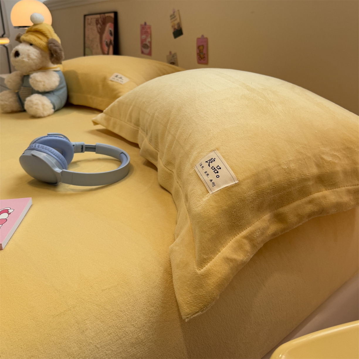 91家纺网 家纺一手货源 找家纺 857家居 2025新款高克重牛奶绒床单床笠系列 良品-日光黄