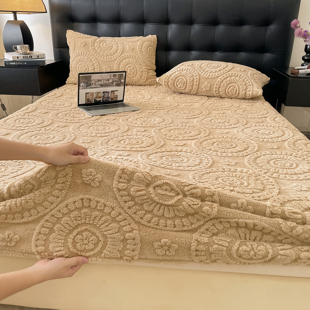 91家纺网 家纺一手货源 找家纺 乐家欣 2025新款A类塔芙绒舒棉绒床笠-花朵系列 花朵-米驼