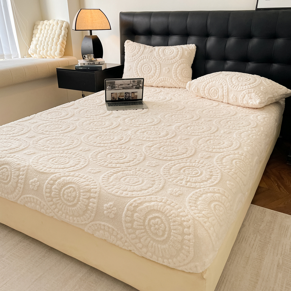 91家纺网 家纺一手货源 找家纺 乐家欣 2025新款A类塔芙绒舒棉绒床笠-花朵系列 花朵-奶白