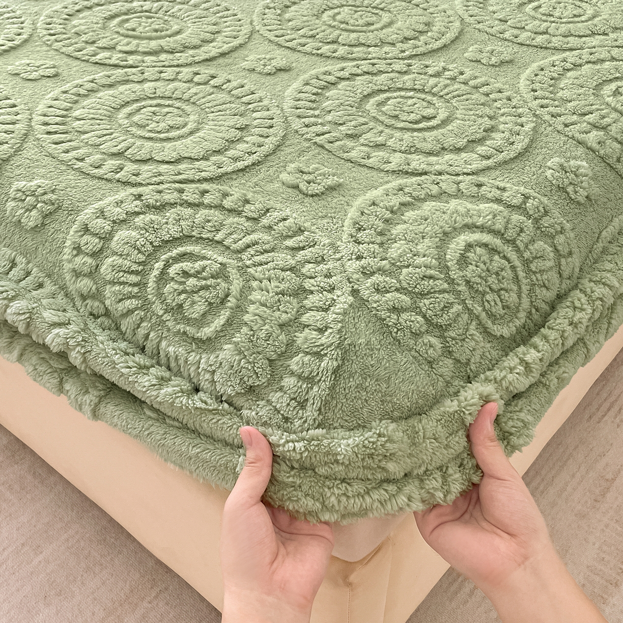 91家纺网 家纺一手货源 找家纺 乐家欣 2025新款A类塔芙绒舒棉绒床笠-花朵系列 花朵-桑绿