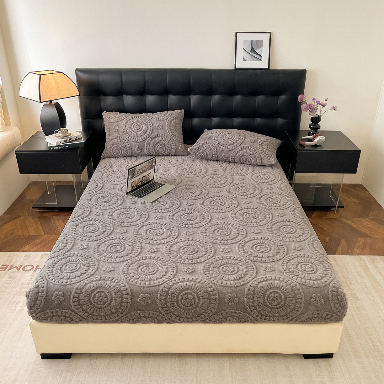 91家纺网 家纺一手货源 找家纺 乐家欣 2025新款A类塔芙绒舒棉绒床笠-花朵系列 花朵-雾灰