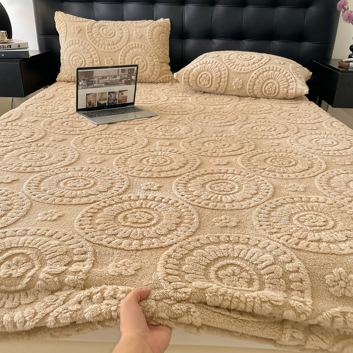 91家纺网 家纺一手货源 找家纺 乐家欣 2025新款A类塔芙绒舒棉绒床笠-花朵系列 花朵-米驼