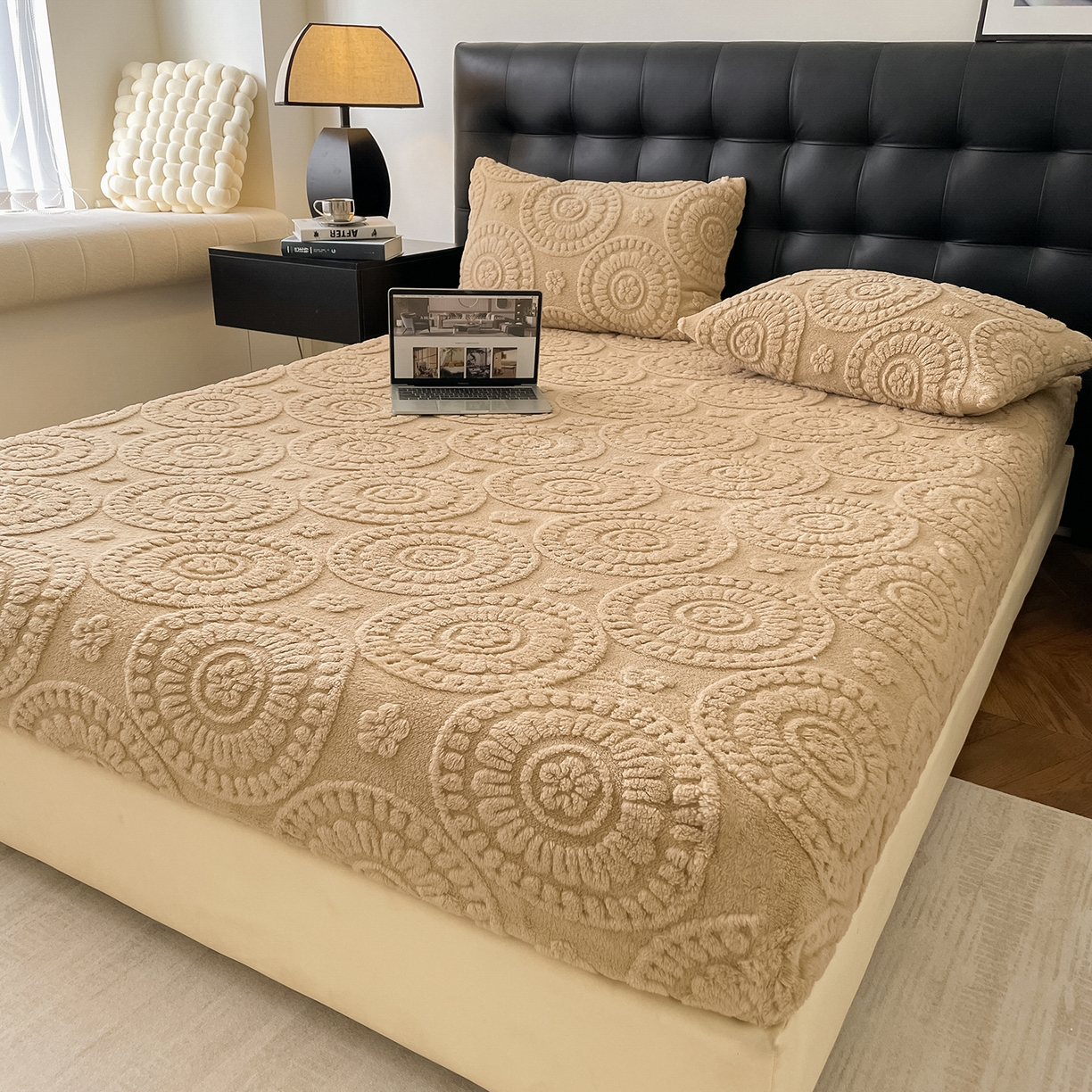 91家纺网 家纺一手货源 找家纺 乐家欣 2025新款A类塔芙绒舒棉绒床笠-花朵系列 花朵-米驼