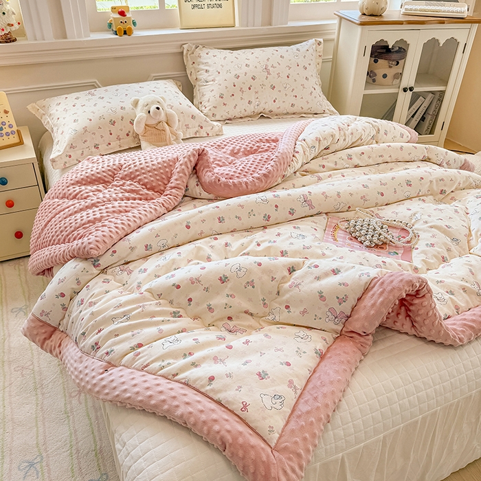 91家纺网 家纺一手货源 找家纺 梦依依 （加微信送买家秀）2025新款40支全棉豆豆被大豆被夏被冬秋被子被芯-风格二 草莓狗