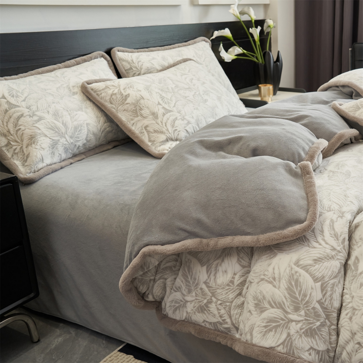 91家纺网 家纺一手货源 找家纺 金鹰 2025新款烂花兔毛包边四件套牛奶绒四件套提花套件 羽叶