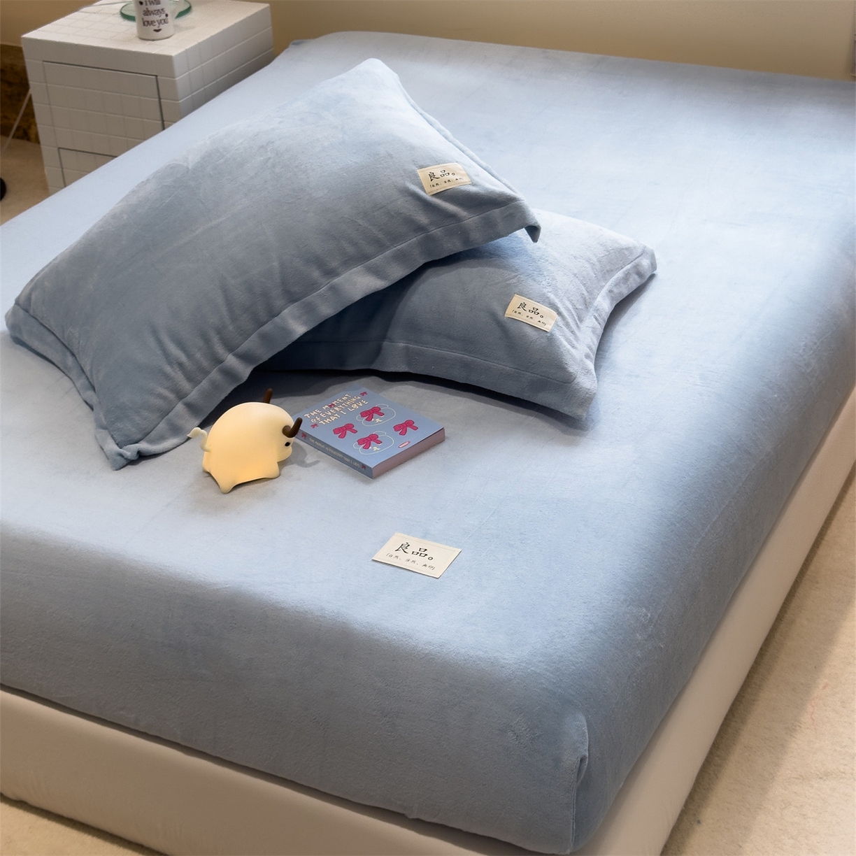 91家纺网 家纺一手货源 找家纺 857家居 2025新款高克重牛奶绒床单床笠系列 良品-水蓝