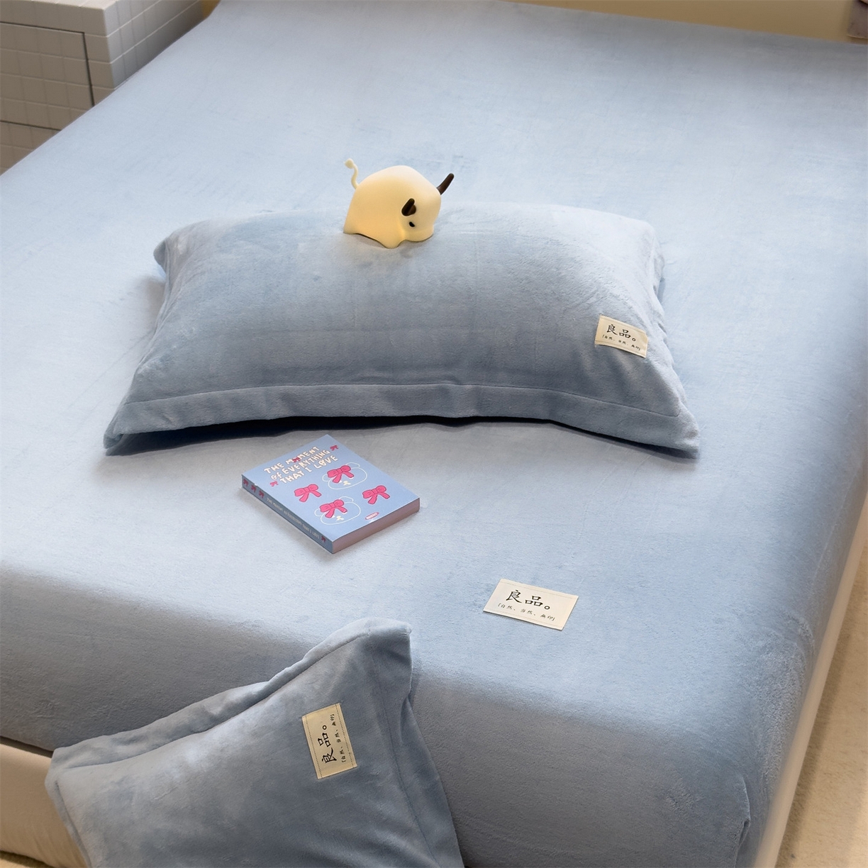 91家纺网 家纺一手货源 找家纺 857家居 2025新款高克重牛奶绒床单床笠系列 良品-水蓝