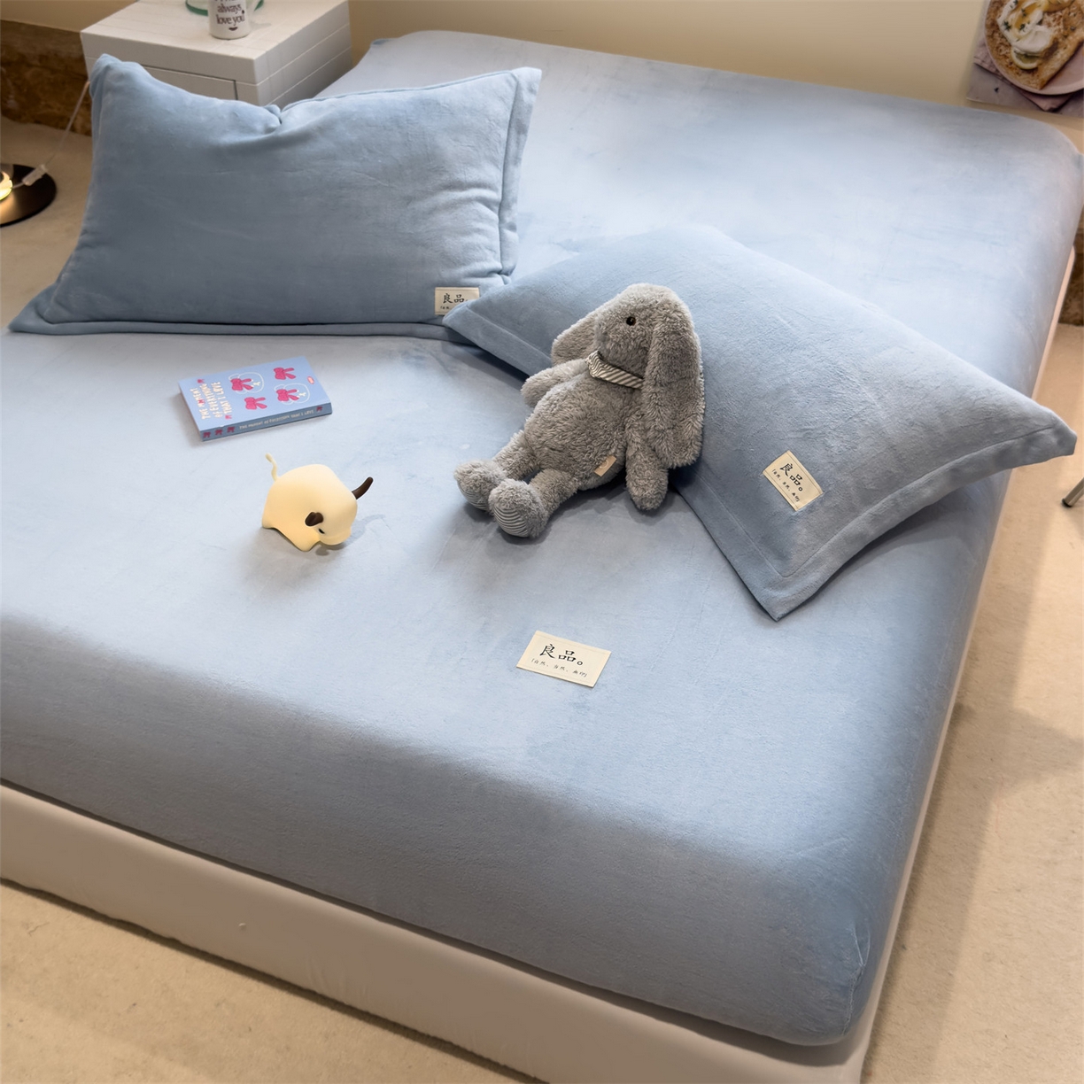 91家纺网 家纺一手货源 找家纺 857家居 2025新款高克重牛奶绒床单床笠系列 良品-水蓝