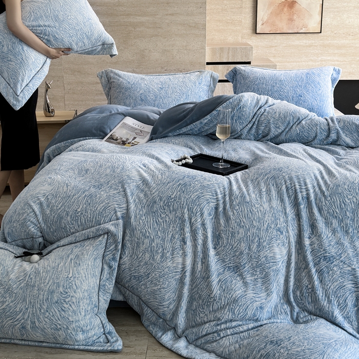 91家纺网 家纺一手货源 找家纺 （总）7V 2025新款A类5D雕花绒四件套高克重立体浮雕牛奶绒大宽边一字绣全工艺四件套