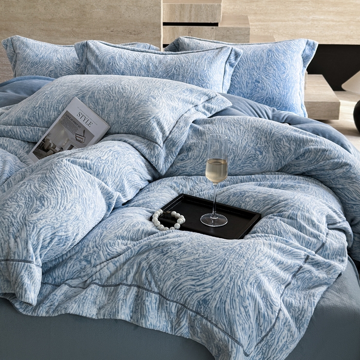 91家纺网 家纺一手货源 找家纺 （总）7V 2025新款A类5D雕花绒四件套高克重立体浮雕牛奶绒大宽边一字绣全工艺四件套