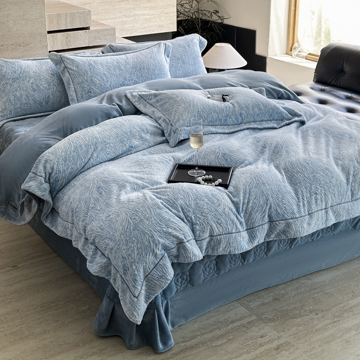 91家纺网 家纺一手货源 找家纺 （总）7V 2025新款A类5D雕花绒四件套高克重立体浮雕牛奶绒大宽边一字绣全工艺四件套