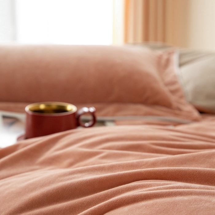 91家纺网 家纺一手货源 找家纺 ONE TWO ONE 121 新品【婴儿绒四件套】2025毛毯被子四件套单件被套单件枕套珊瑚绒牛奶绒冬被法兰绒兔毛绒The one 橘粉-奶茶