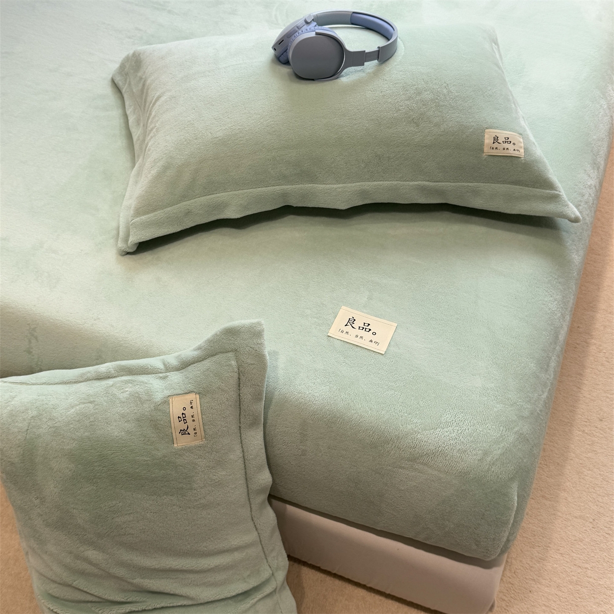 91家纺网 家纺一手货源 找家纺 857家居 2025新款高克重牛奶绒床单床笠系列 良品-水绿