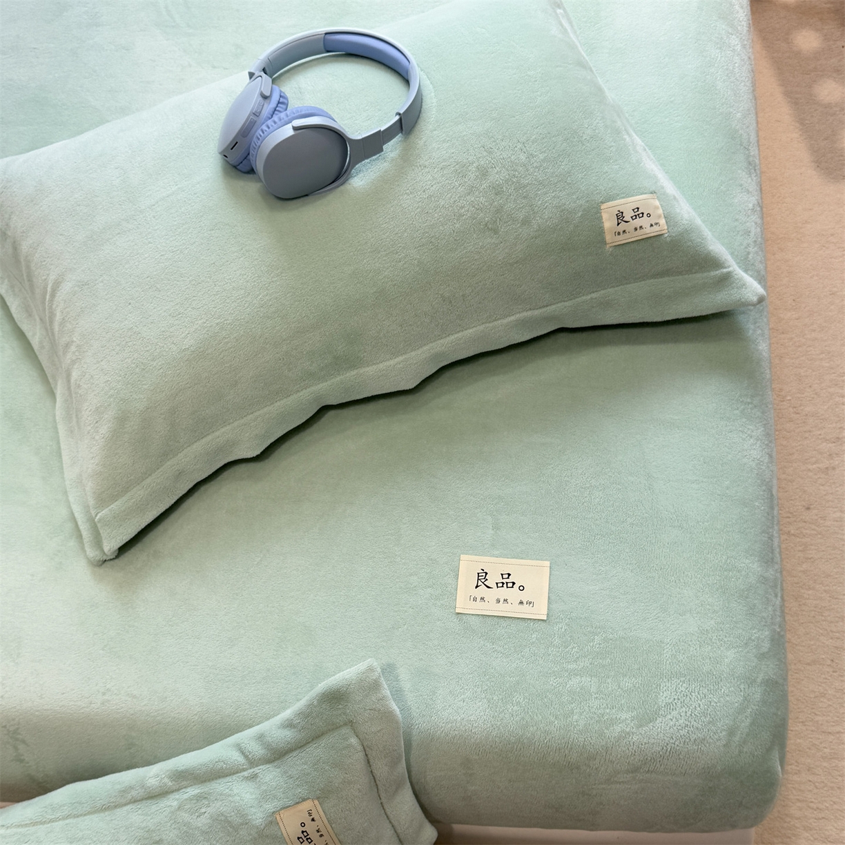 91家纺网 家纺一手货源 找家纺 857家居 2025新款高克重牛奶绒床单床笠系列 良品-水绿