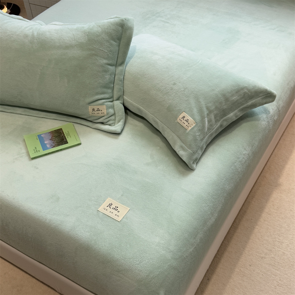 91家纺网 家纺一手货源 找家纺 857家居 2025新款高克重牛奶绒床单床笠系列 良品-水绿