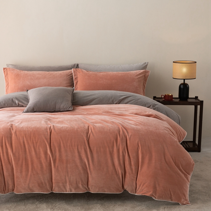 91家纺网 家纺一手货源 找家纺 ONE TWO ONE 121 新品【婴儿绒四件套】2025毛毯被子四件套单件被套单件枕套珊瑚绒牛奶绒冬被法兰绒兔毛绒The one 橘粉-浅灰