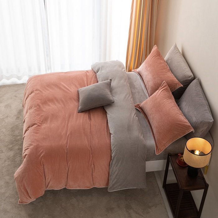 91家纺网 家纺一手货源 找家纺 ONE TWO ONE 121 新品【婴儿绒四件套】2025毛毯被子四件套单件被套单件枕套珊瑚绒牛奶绒冬被法兰绒兔毛绒The one 橘粉-浅灰