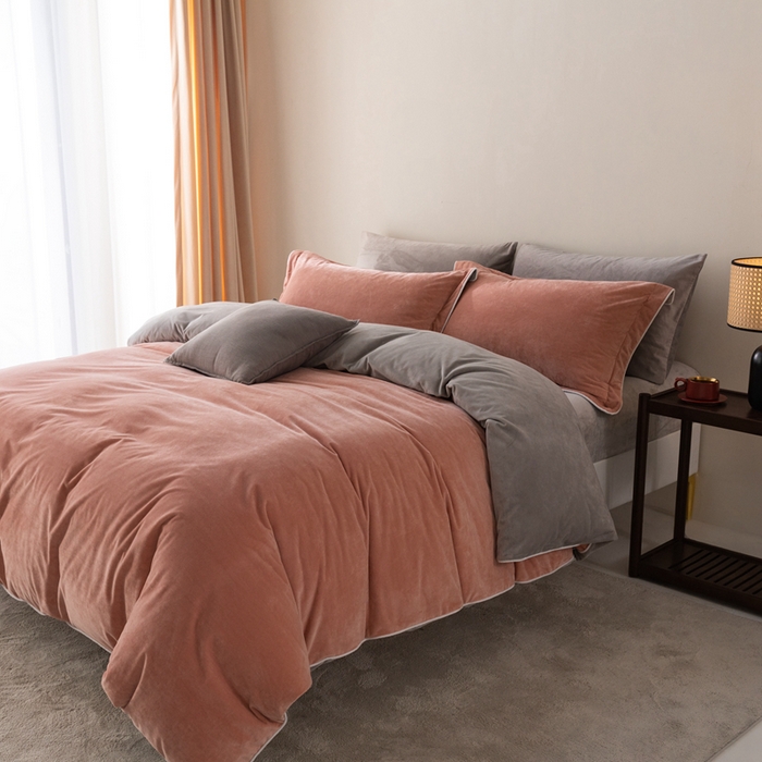 91家纺网 家纺一手货源 找家纺 ONE TWO ONE 121 新品【婴儿绒四件套】2025毛毯被子四件套单件被套单件枕套珊瑚绒牛奶绒冬被法兰绒兔毛绒The one 橘粉-浅灰