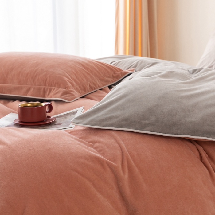 91家纺网 家纺一手货源 找家纺 ONE TWO ONE 121 新品【婴儿绒四件套】2025毛毯被子四件套单件被套单件枕套珊瑚绒牛奶绒冬被法兰绒兔毛绒The one 橘粉-浅灰