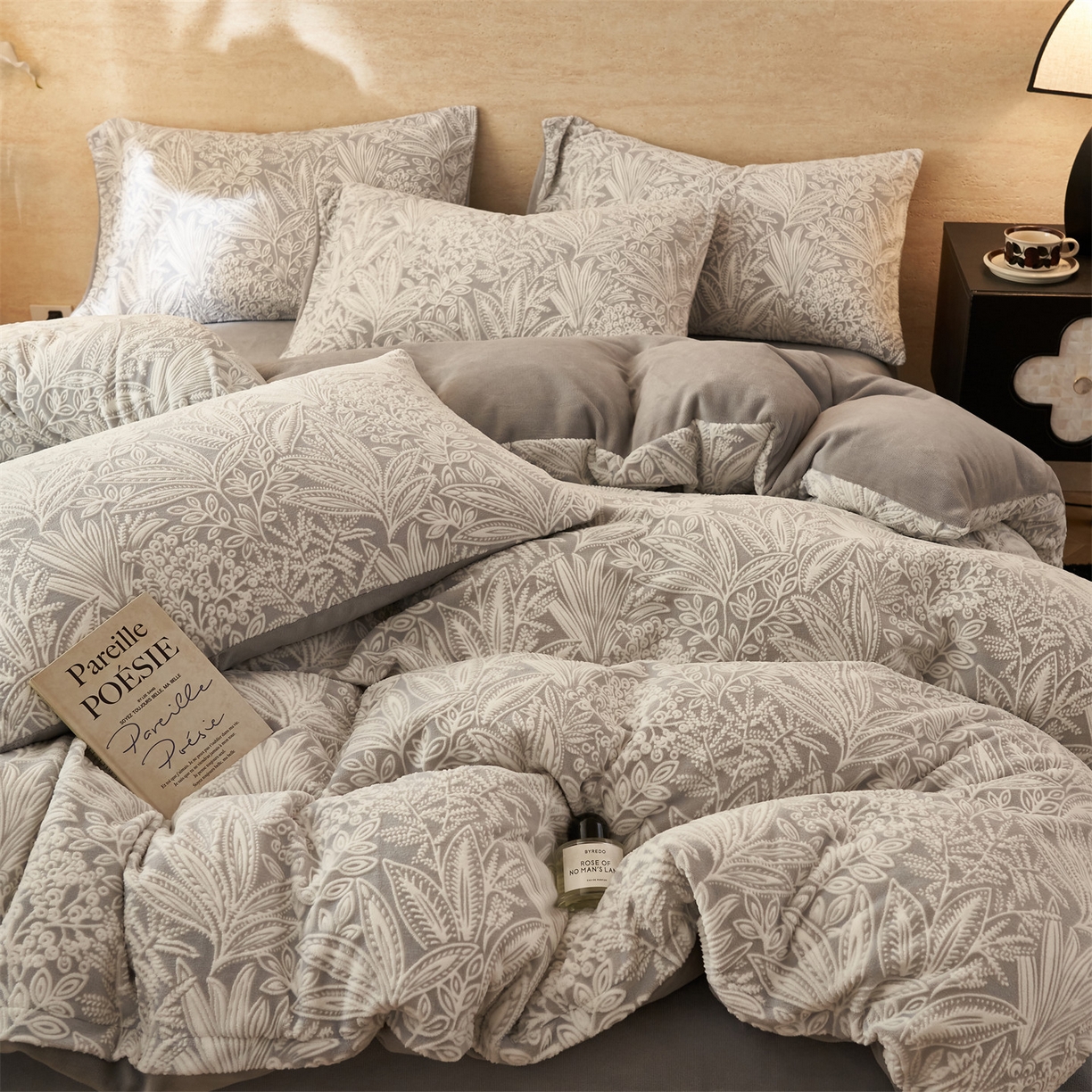 91家纺网 家纺一手货源 找家纺 金鹰 2025新款亲肤烂花牛奶绒四件套牛奶绒四件套 绿野仙踪-灰