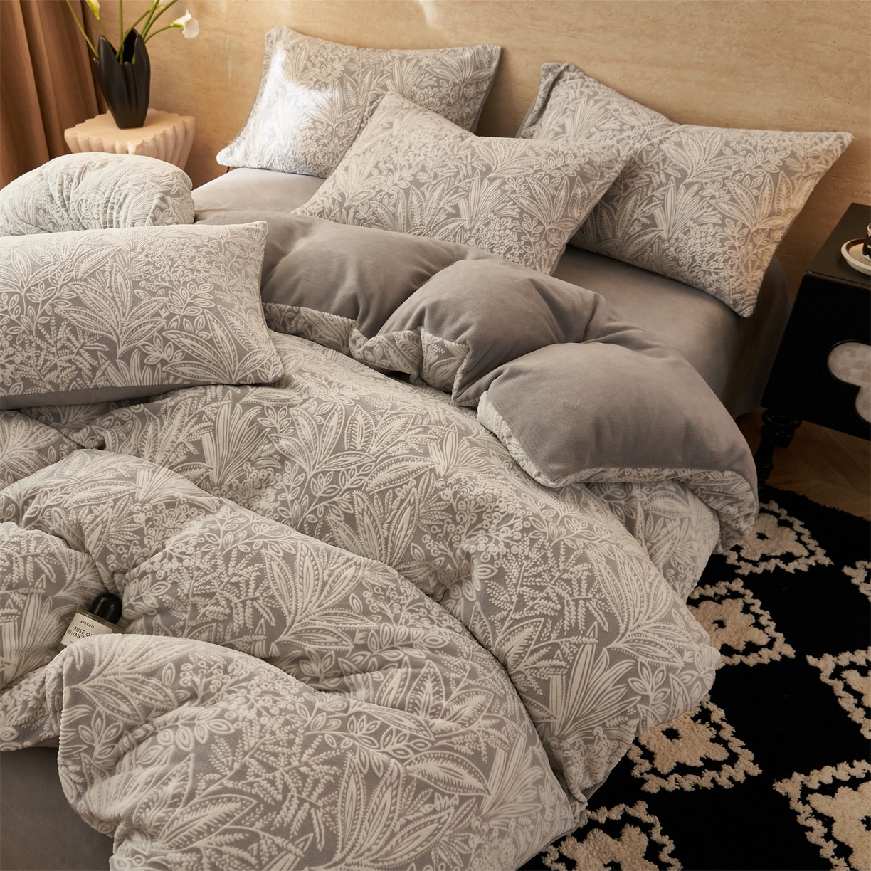 91家纺网 家纺一手货源 找家纺 金鹰 2025新款亲肤烂花牛奶绒四件套牛奶绒四件套 绿野仙踪-灰